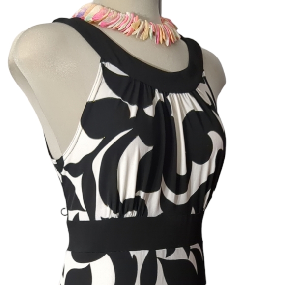 Laura  Luxury White and Black pattern 94% polyester 4% spandex Size 10. - Picture 5 of 7